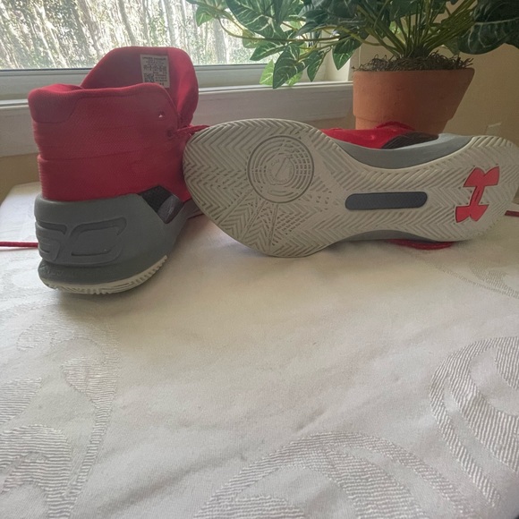 UNDER ARMOUR  SIZE : USA 7 | UK 6 | EUR 40 | CM 25 | CHN 250 | MADE IN CHINA - Picture 3 of 5